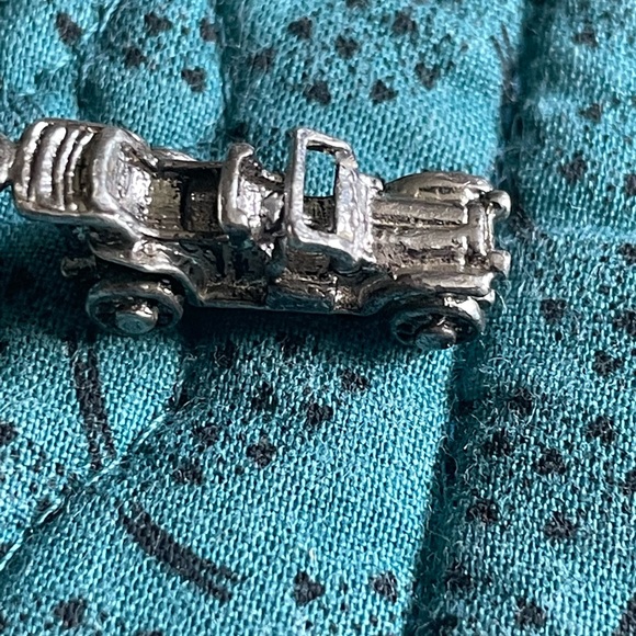 Charm, sterling silver jalopy - Picture 1 of 3